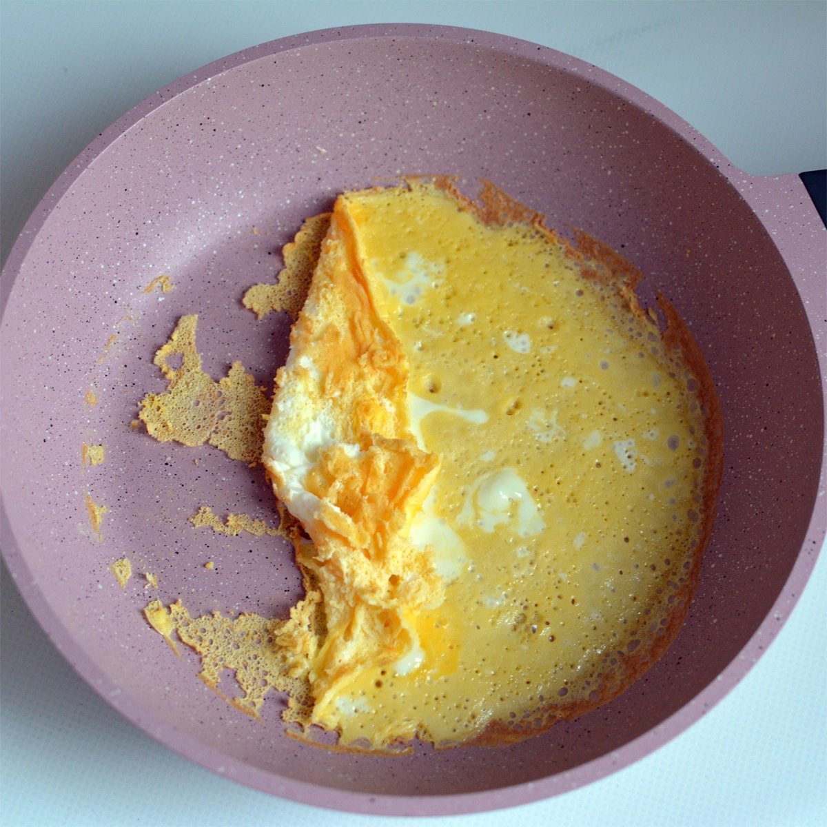 Тест на начальные антипригарные свойства сковороды Tesoro Florence