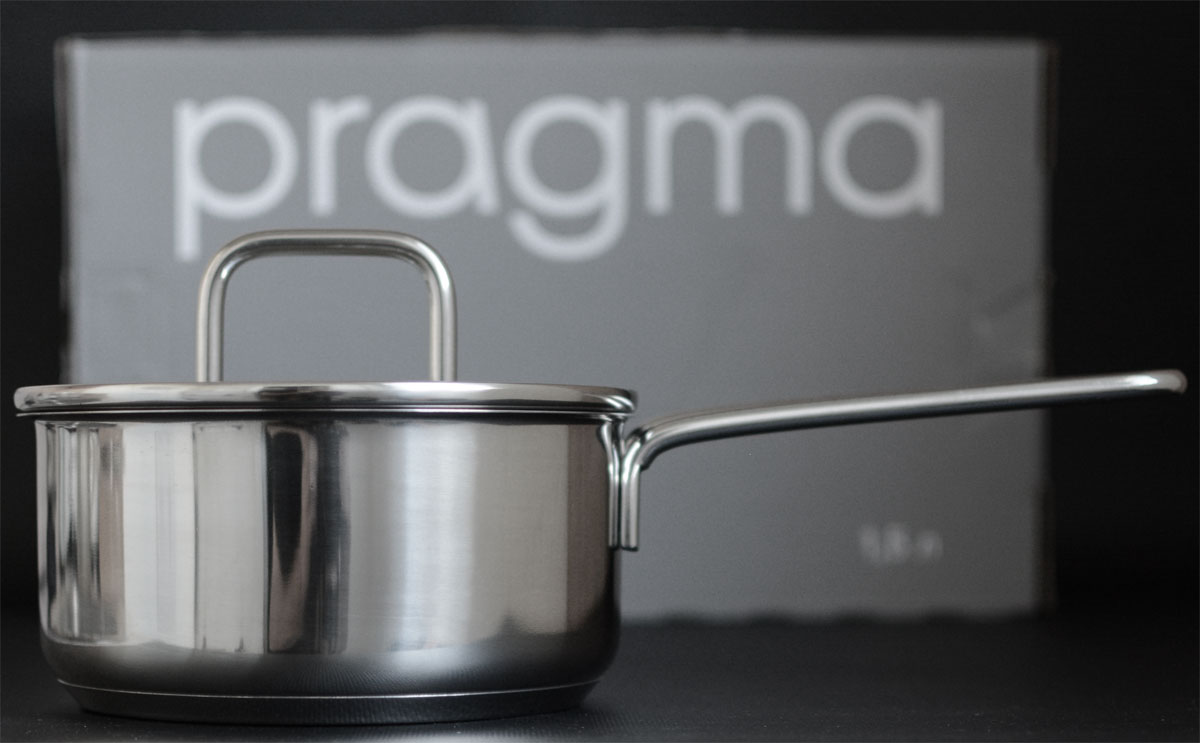 Ковш Pragma Folag на фоне упаковки